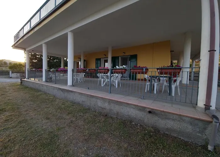 Alojamento de Acomodação e Pequeno-almoço La Petrosa 3*