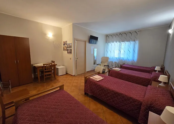 Alojamento de Acomodação e Pequeno-almoço La Petrosa 3*