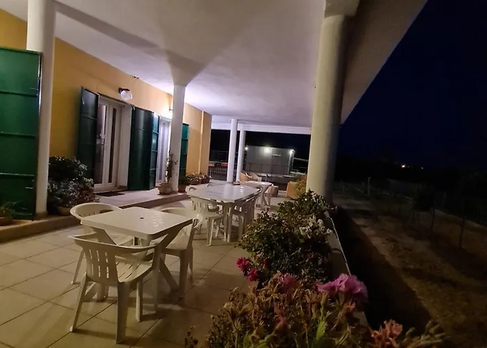 Alojamento de Acomodação e Pequeno-almoço La Petrosa 3*