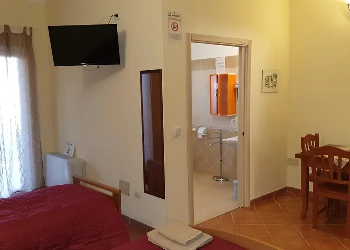 Alojamento de Acomodação e Pequeno-almoço La Petrosa 3*